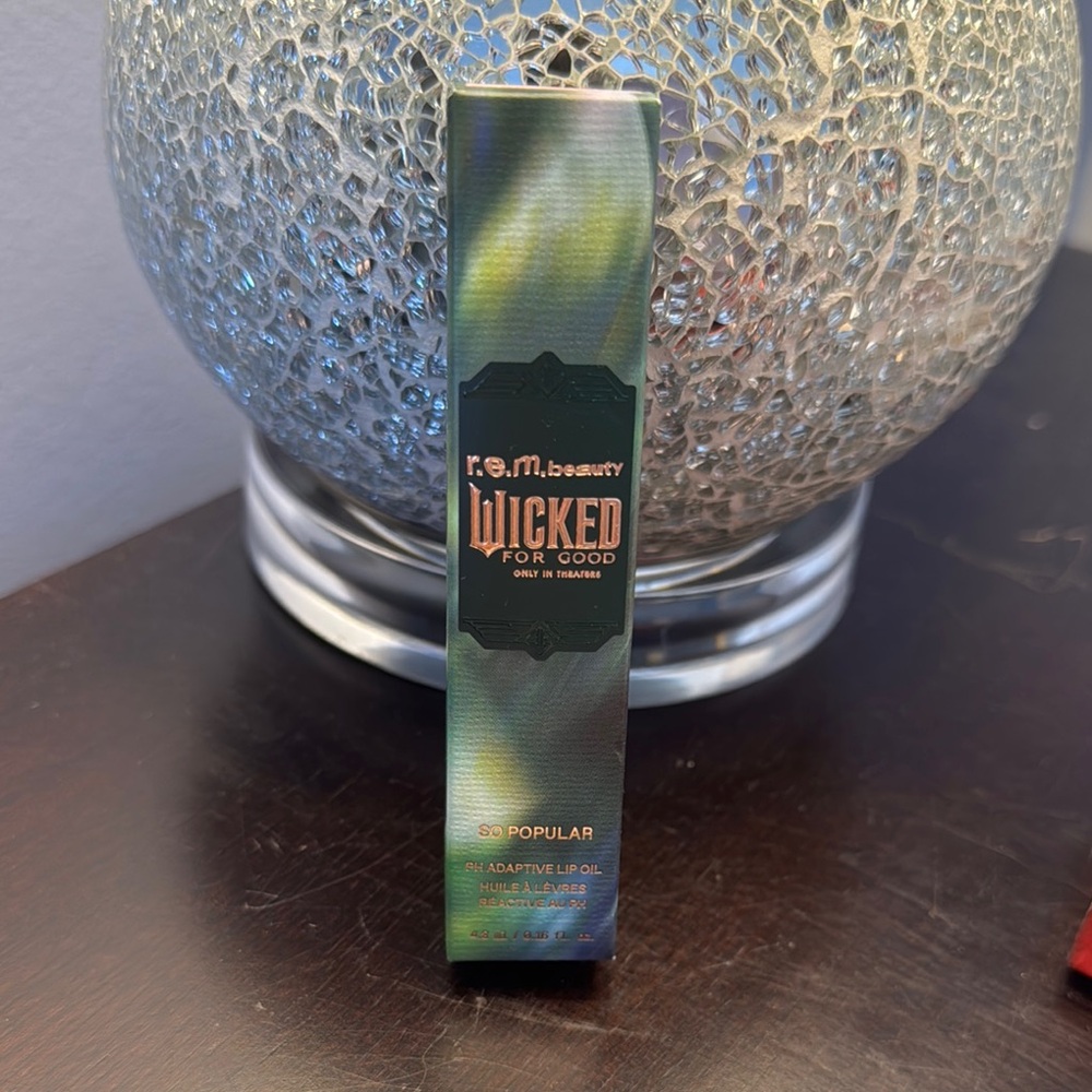 r.e.m. beauty Wicked for Good Lip Oil - So Popular Pink